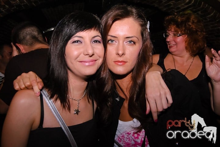 Respiră distracţia în Club Escape, 