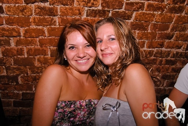 Respiră distracţia în Club Escape, 