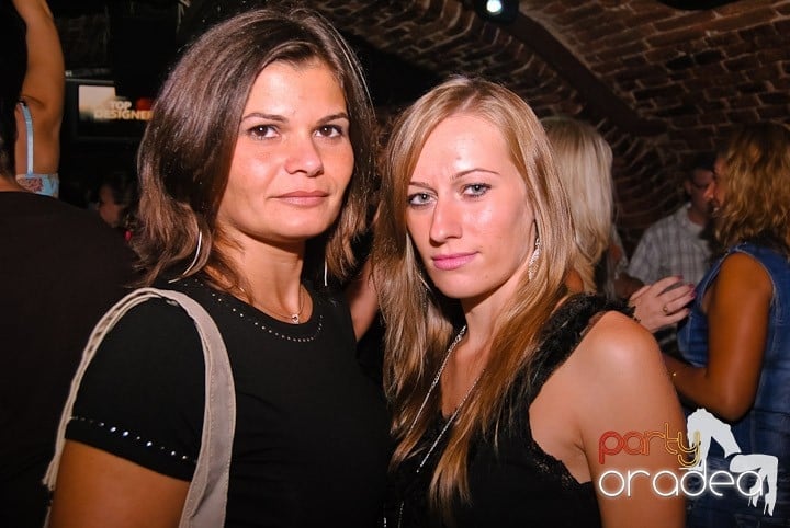 Respiră distracţia în Club Escape, 