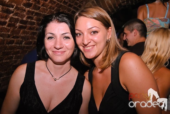 Respiră distracţia în Club Escape, 