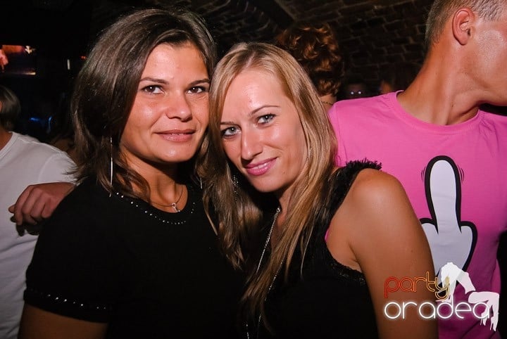 Respiră distracţia în Club Escape, 