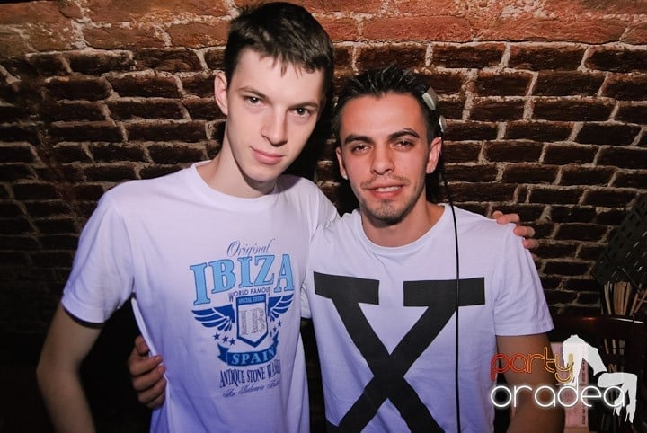 Respiră distracţia în Club Escape, 