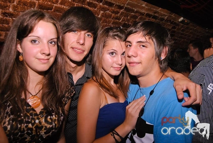 Respiră distracţia în Club Escape, 