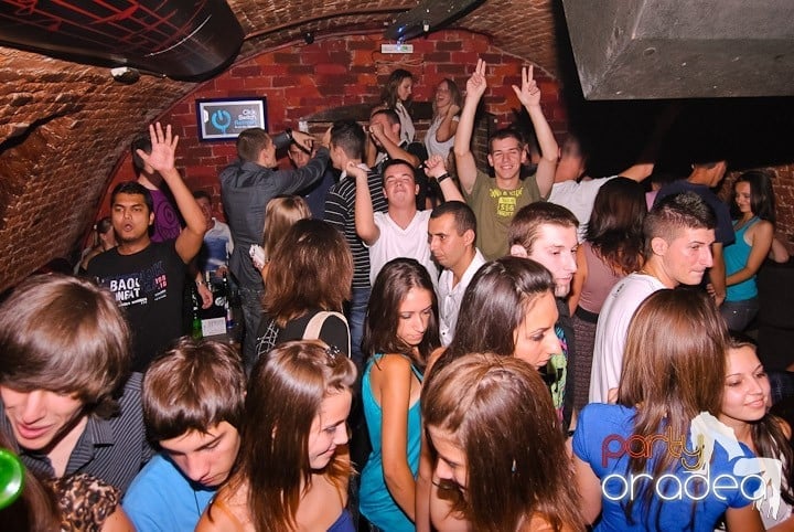 Respiră distracţia în Club Escape, 