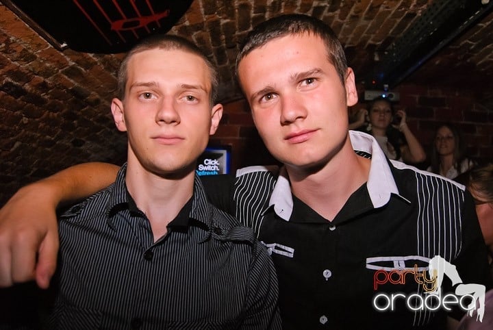 Respiră distracţia în Club Escape, 