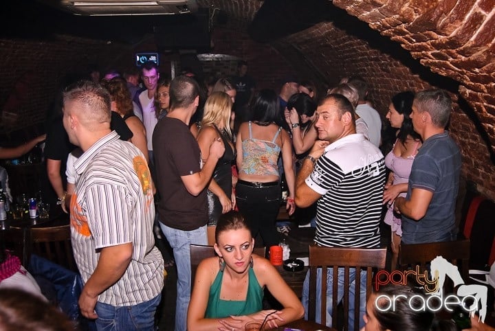 Respiră distracţia în Club Escape, 