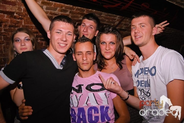 Respiră distracţia în Club Escape, 