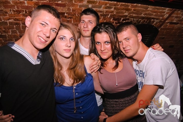 Respiră distracţia în Club Escape, 