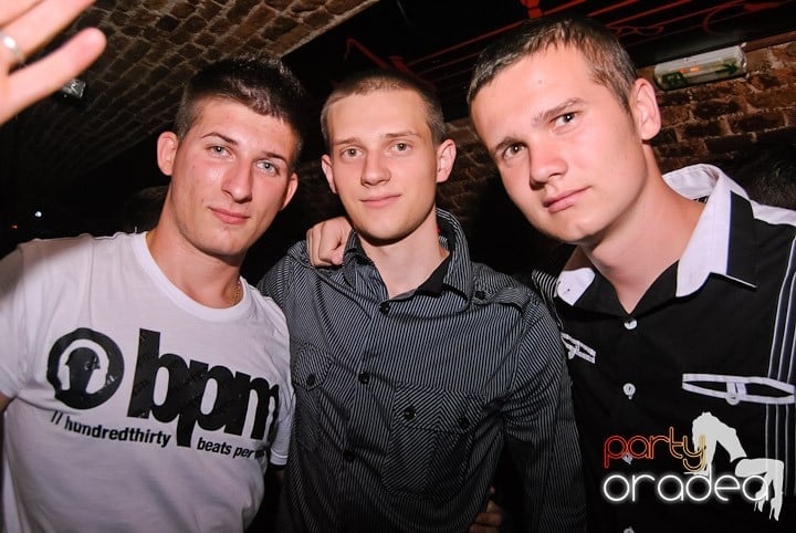 Respiră distracţia în Club Escape, 