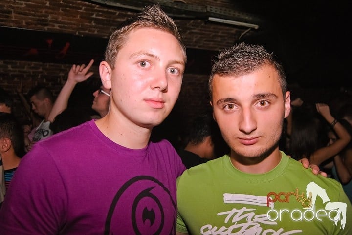 Respiră distracţia în Club Escape, 