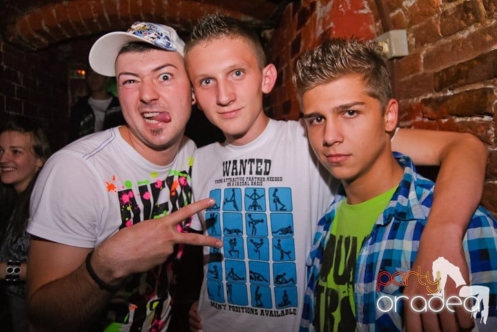 Respiră distracţia în Club Escape, 