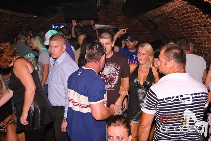 Respiră distracţia în Club Escape, 