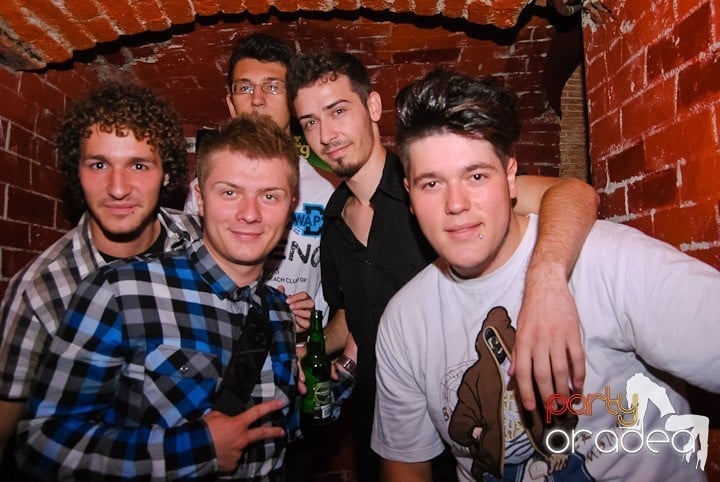 Respiră distracţia în Club Escape, 