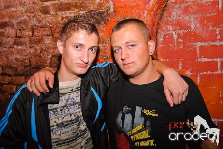 Respiră distracţia în Club Escape, 