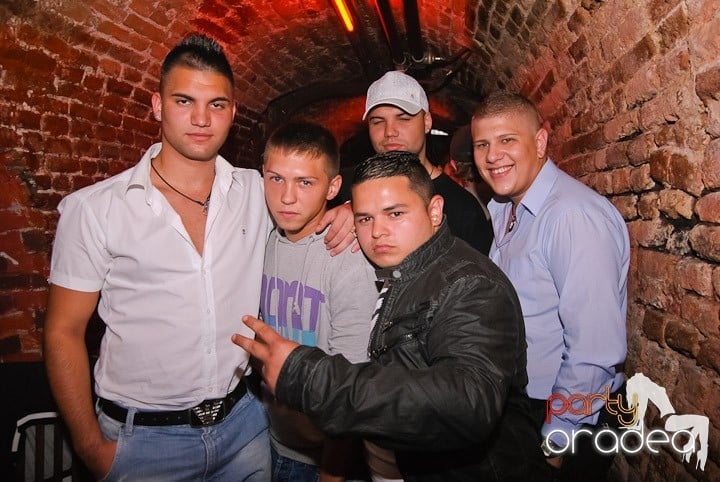 Respiră distracţia în Club Escape, 