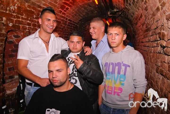 Respiră distracţia în Club Escape, 