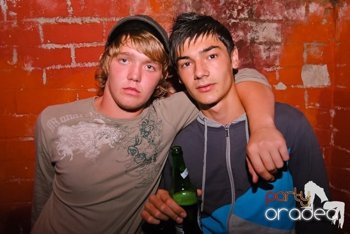 Respiră distracţia în Club Escape, 