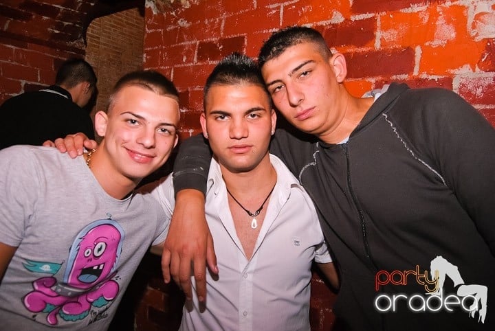 Respiră distracţia în Club Escape, 