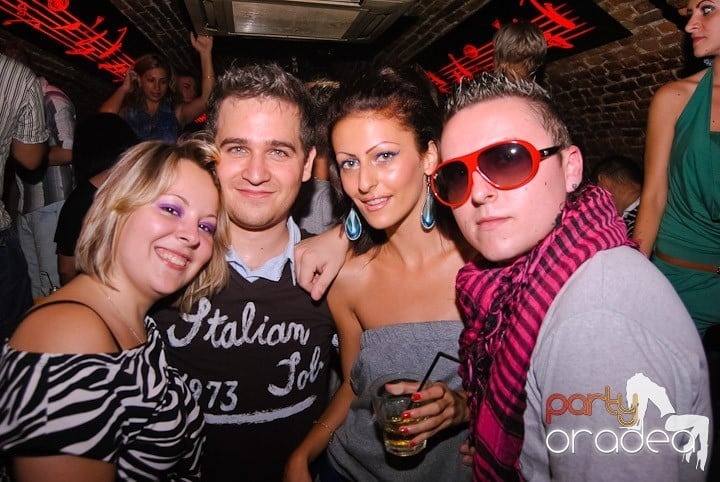 Respiră distracţia în Club Escape, 