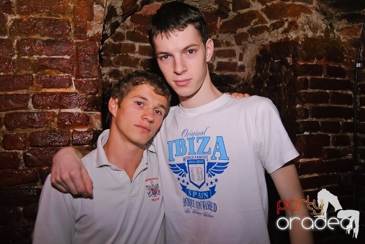 Respiră distracţia în Club Escape, 