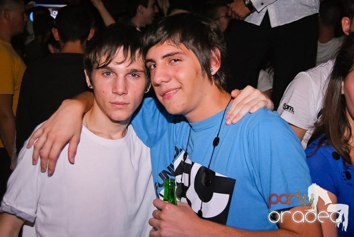 Respiră distracţia în Club Escape, 