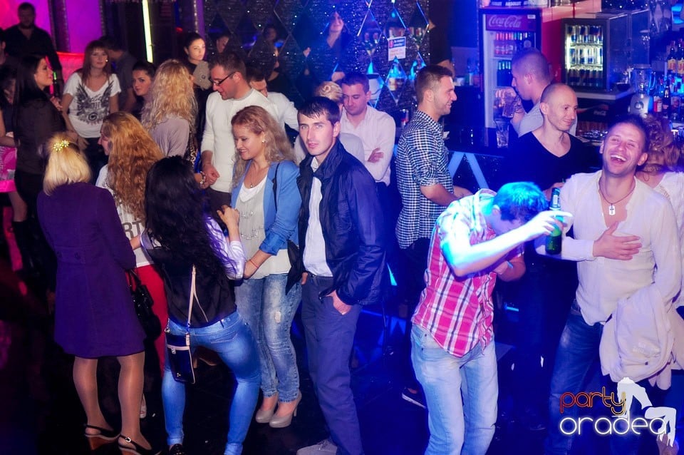 Retro Night Fever în The One, 