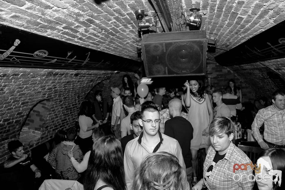 Retro Party în Club Escape, 