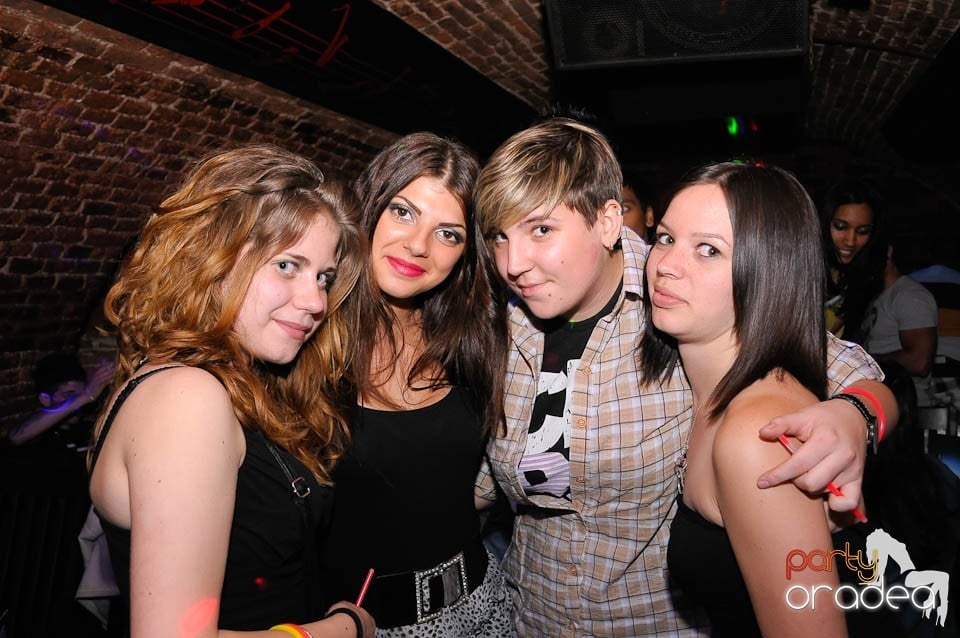 Retro Party în Club Escape, 