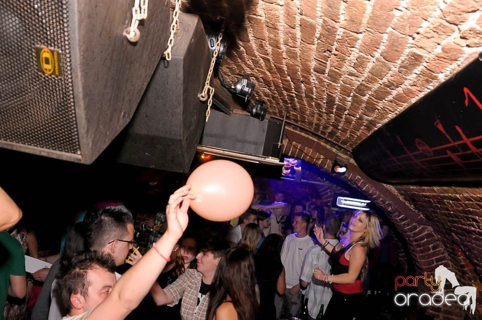 Retro Party în Club Escape, 