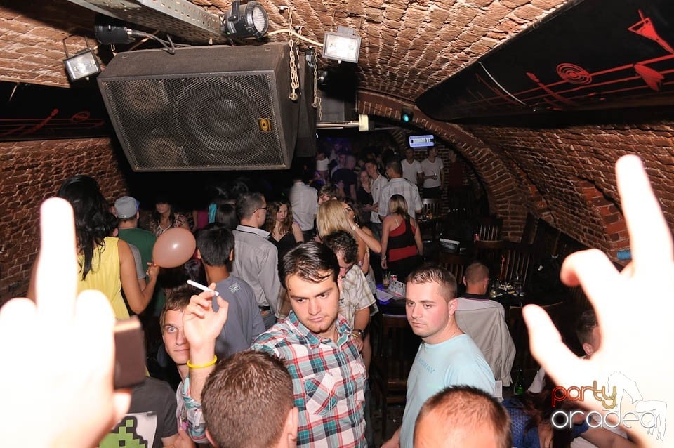 Retro Party în Club Escape, 