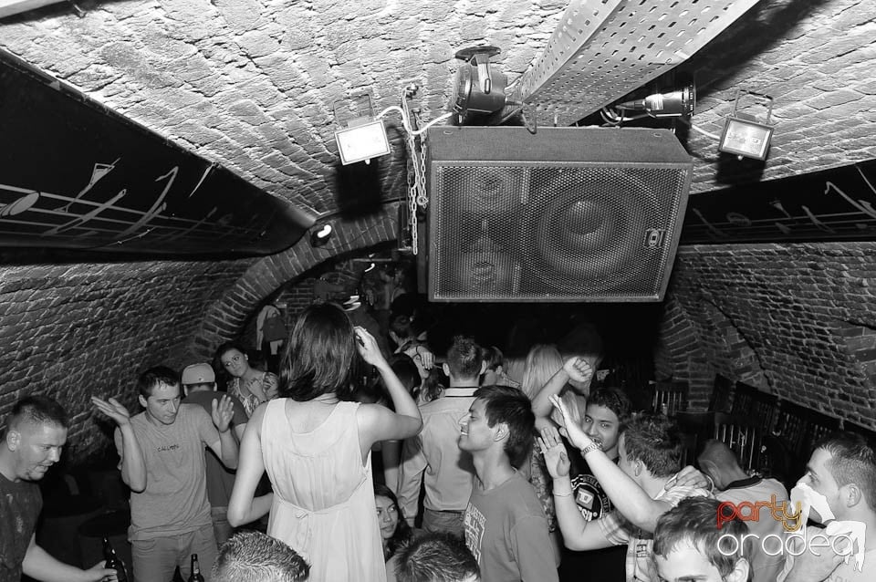 Retro Party în Club Escape, 