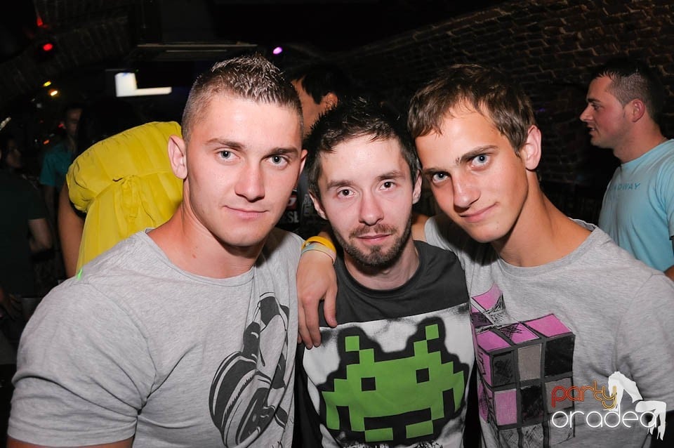 Retro Party în Club Escape, 