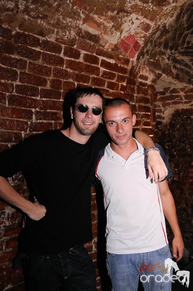 Retro Party în Club Escape, 