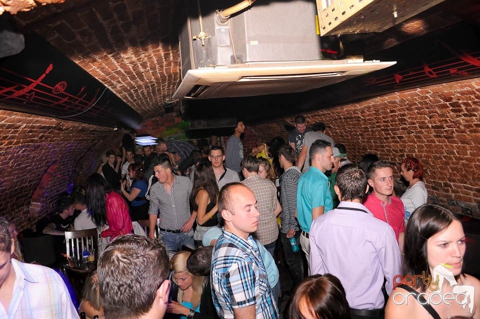 Retro Party în Club Escape, 