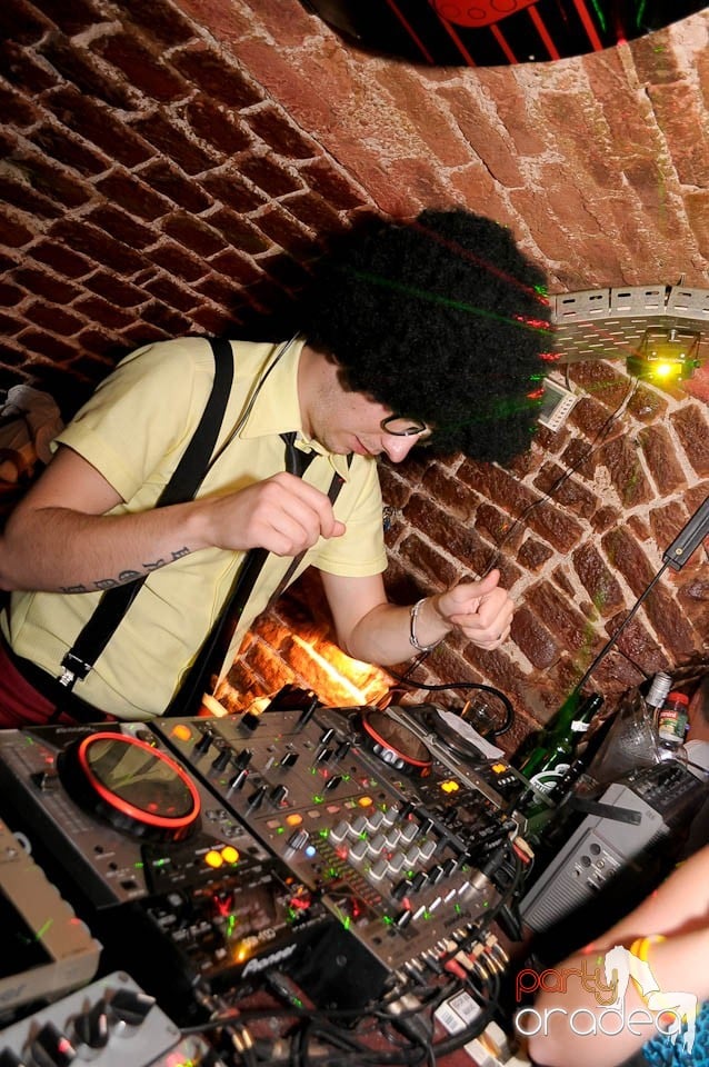 Retro Party în Club Escape, 