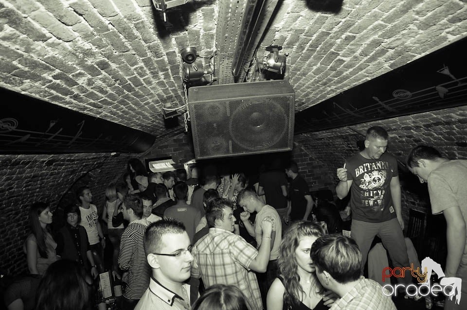 Retro Party în Club Escape, 