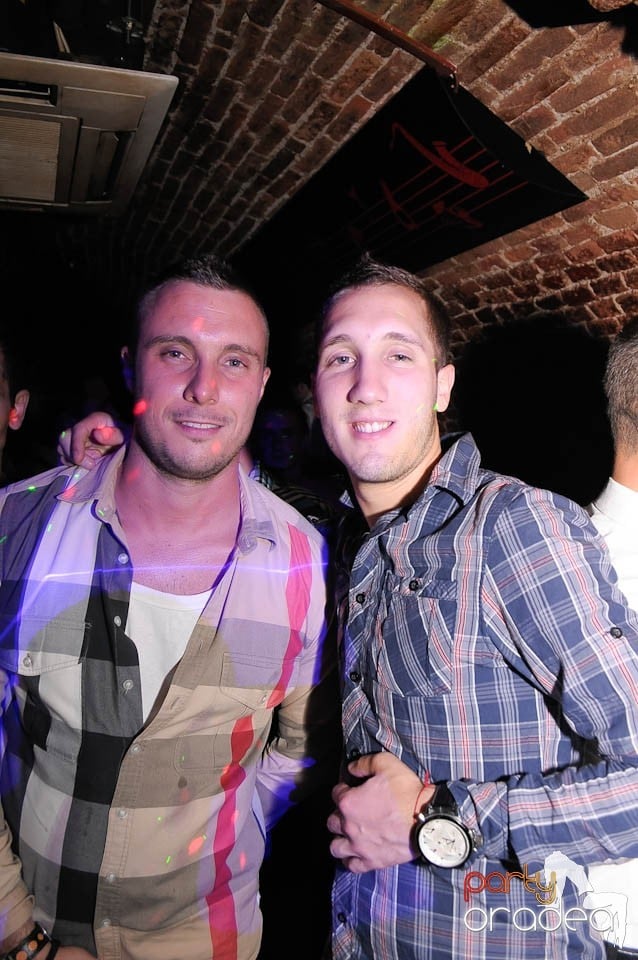 Retro Party în Club Escape, 