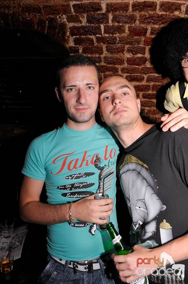 Retro Party în Club Escape, 