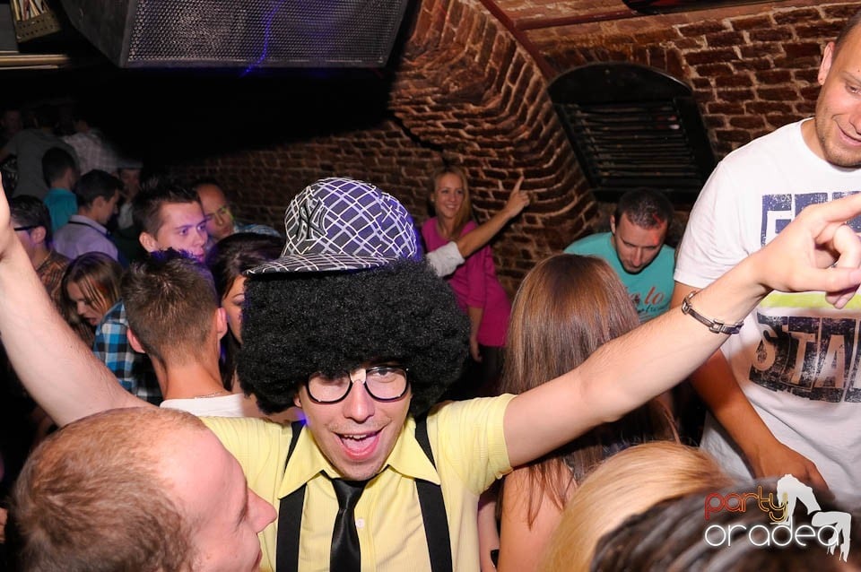 Retro Party în Club Escape, 