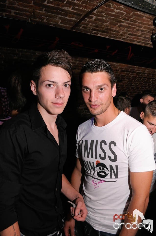 Retro Party în Club Escape, 