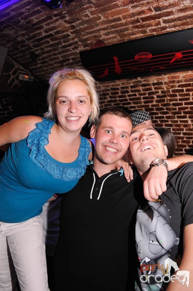 Retro Party în Club Escape, 