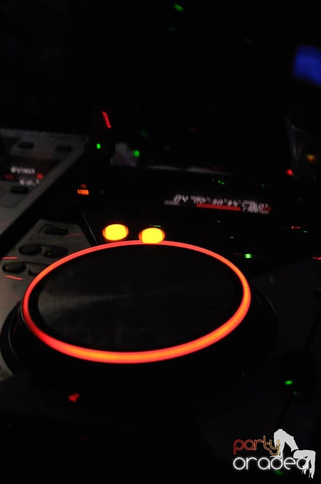 Retro Party în Club Escape, 