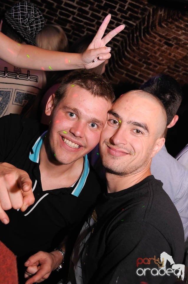 Retro Party în Club Escape, 