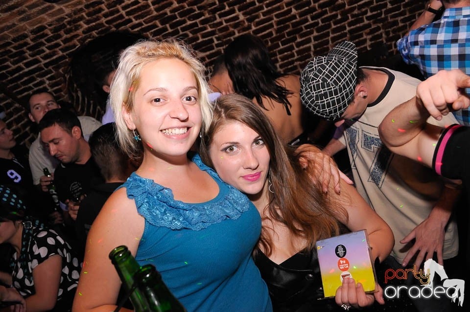 Retro Party în Club Escape, 