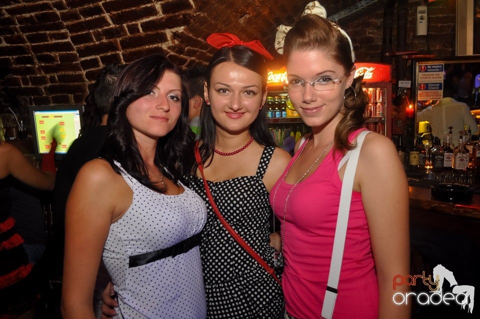 Retro Party în Club Escape, 