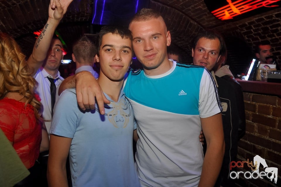 Retro Party în Club Escape, 