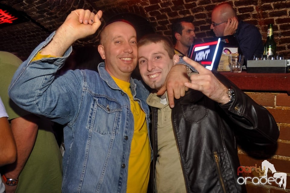 Retro Party în Club Escape, 