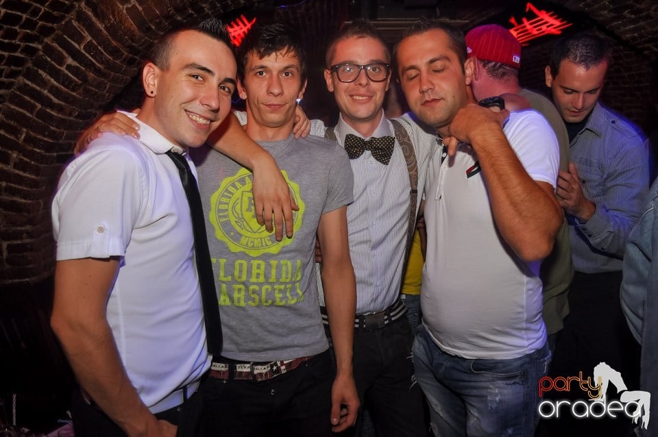 Retro Party în Club Escape, 