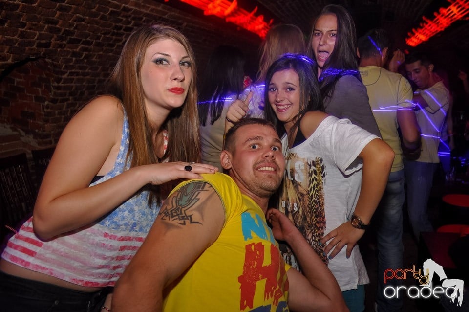 Retro Party în Club Escape, 