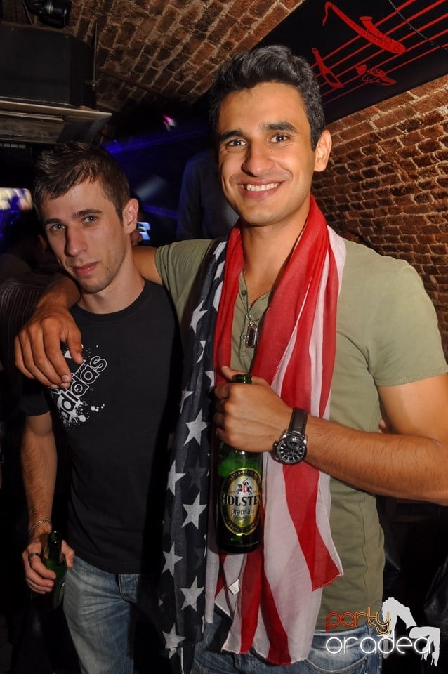 Retro Party în Club Escape, 